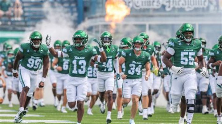 Aaron B Bachelorette Football Career At Tulane Explained