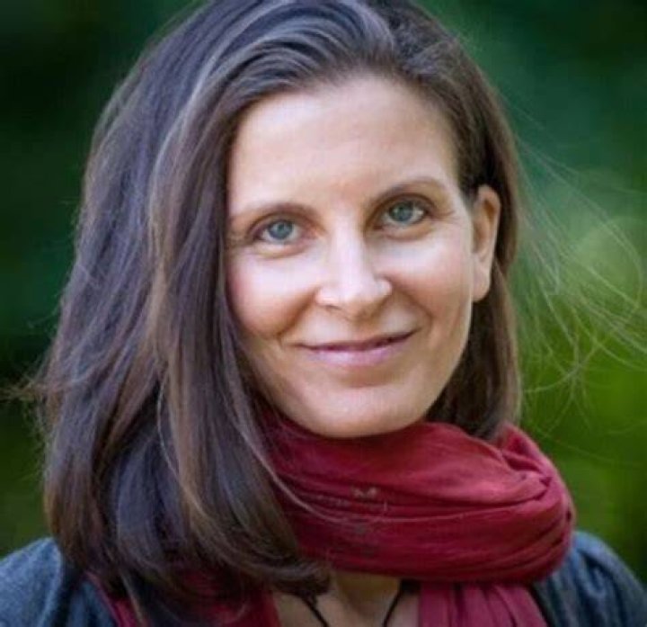 Clare Bronfman Height, Weight, Net Worth, Age, Birthday, Wikipedia, Who, Instagram, Biography