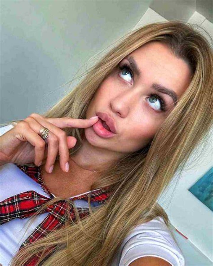 Desire Quadjo Mia Height, Weight, Net Worth, Age, Birthday, Wikipedia, Who, Instagram, Biography