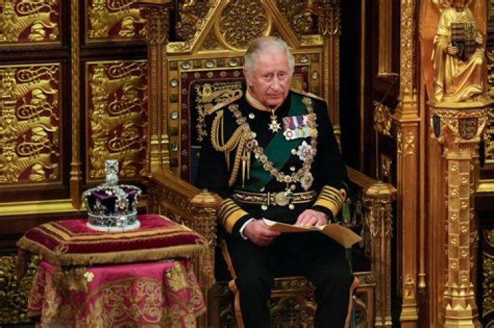 
Queen’s absence from royal events sparks demands to step down from throne 